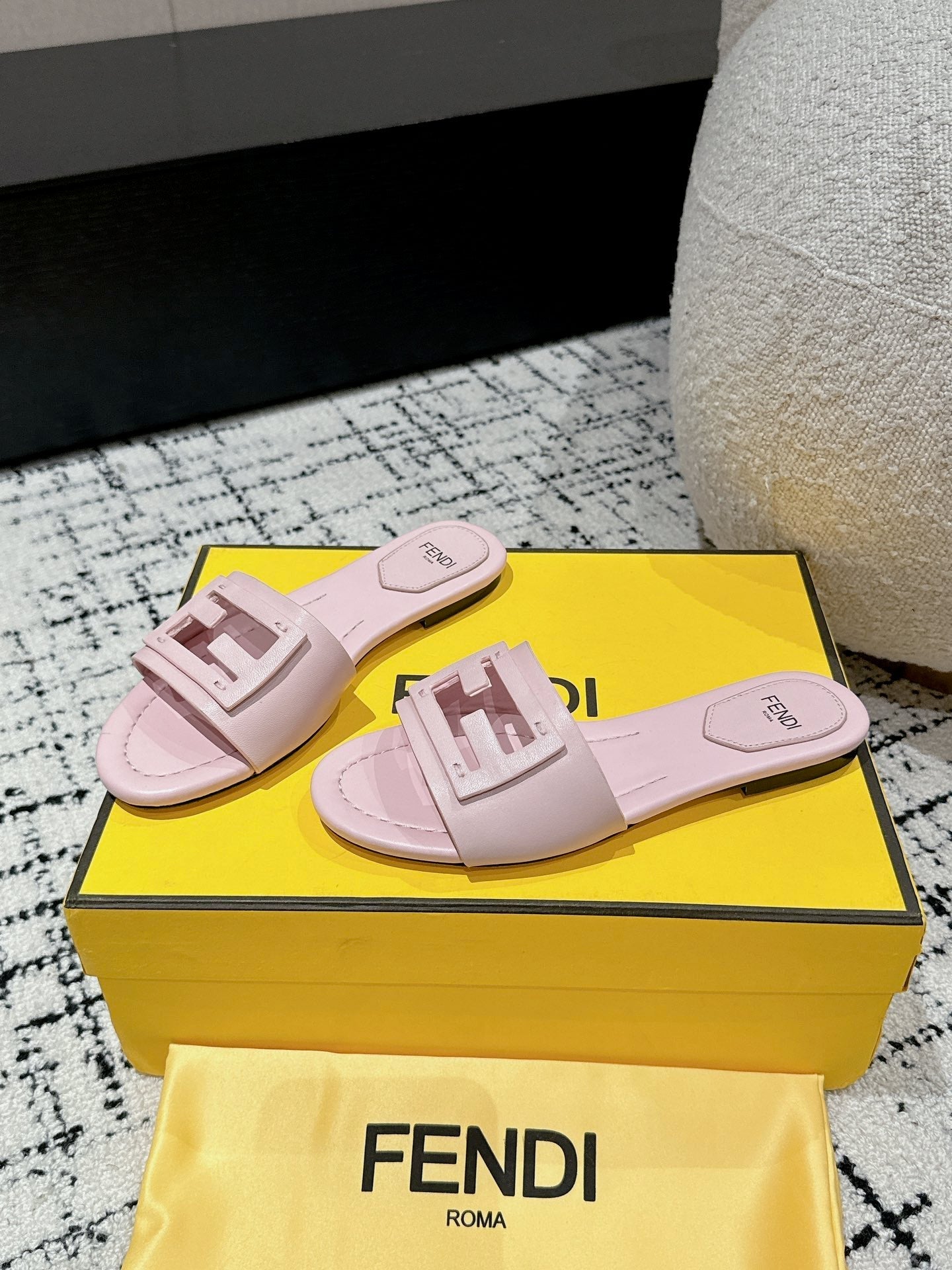 FENDI FF Baguette Light Pink Leather Slide