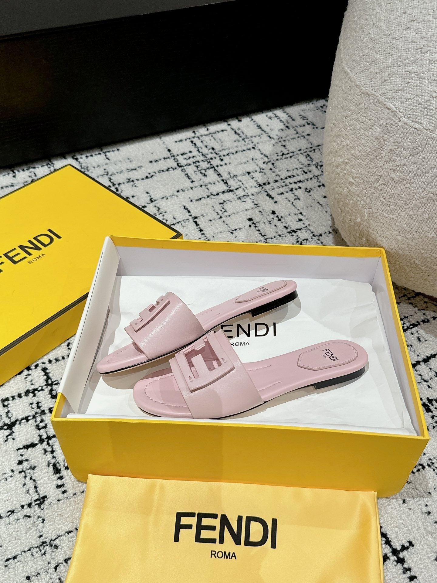 FENDI FF Baguette Light Pink Leather Slide