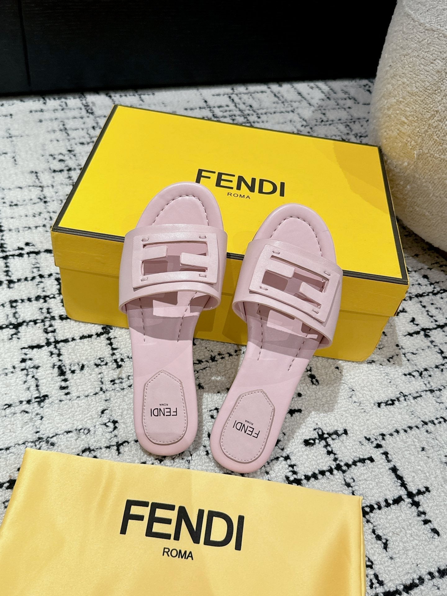 FENDI FF Baguette Light Pink Leather Slide