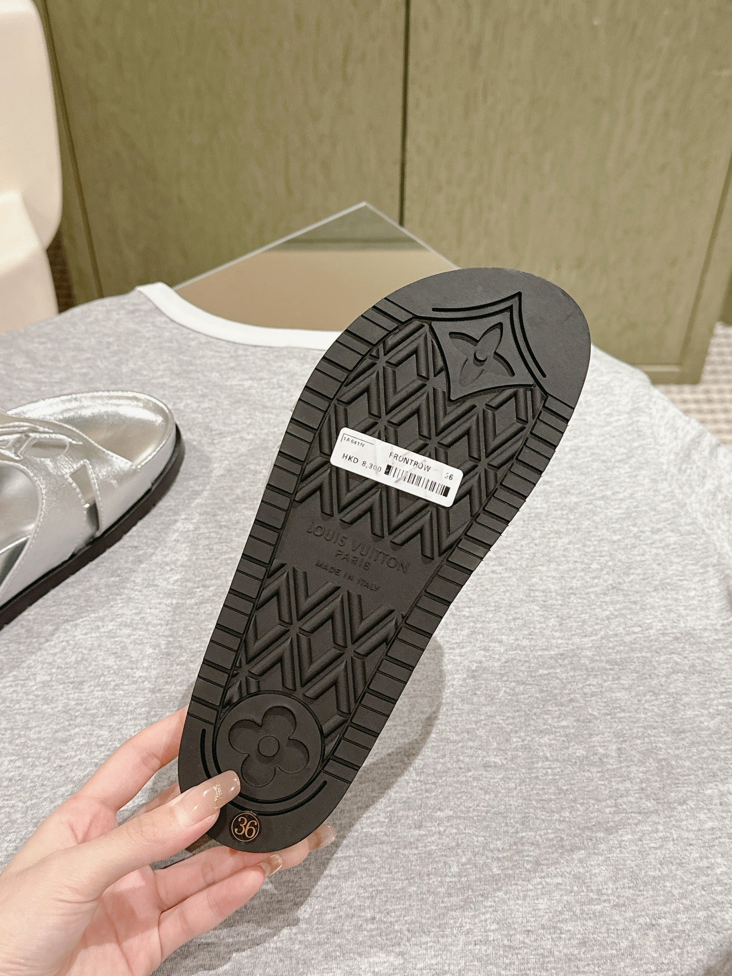Louis Vuitton sandal isola flat mule silver metalic calfskin
