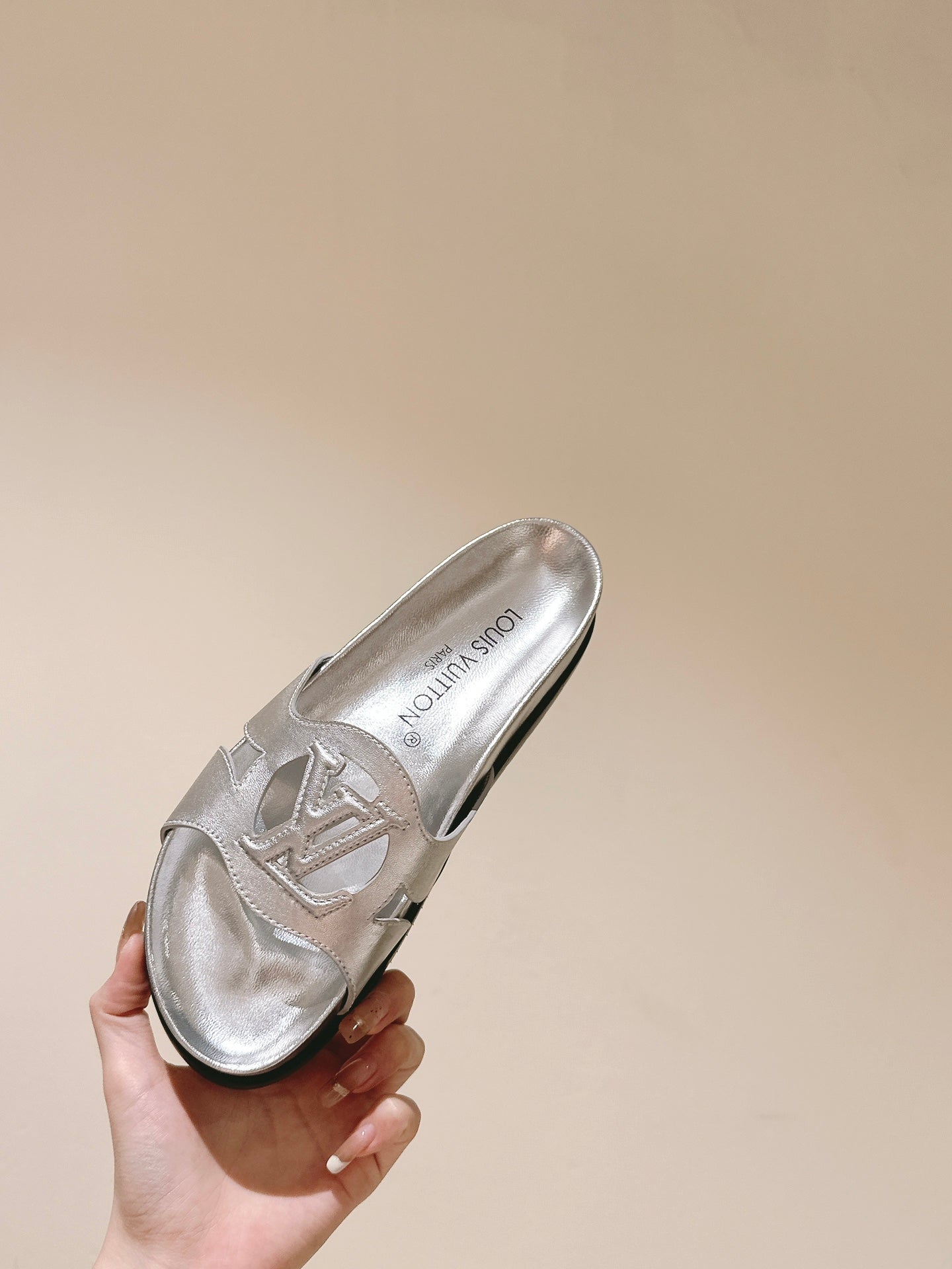 Louis Vuitton sandal isola flat mule silver metalic calfskin
