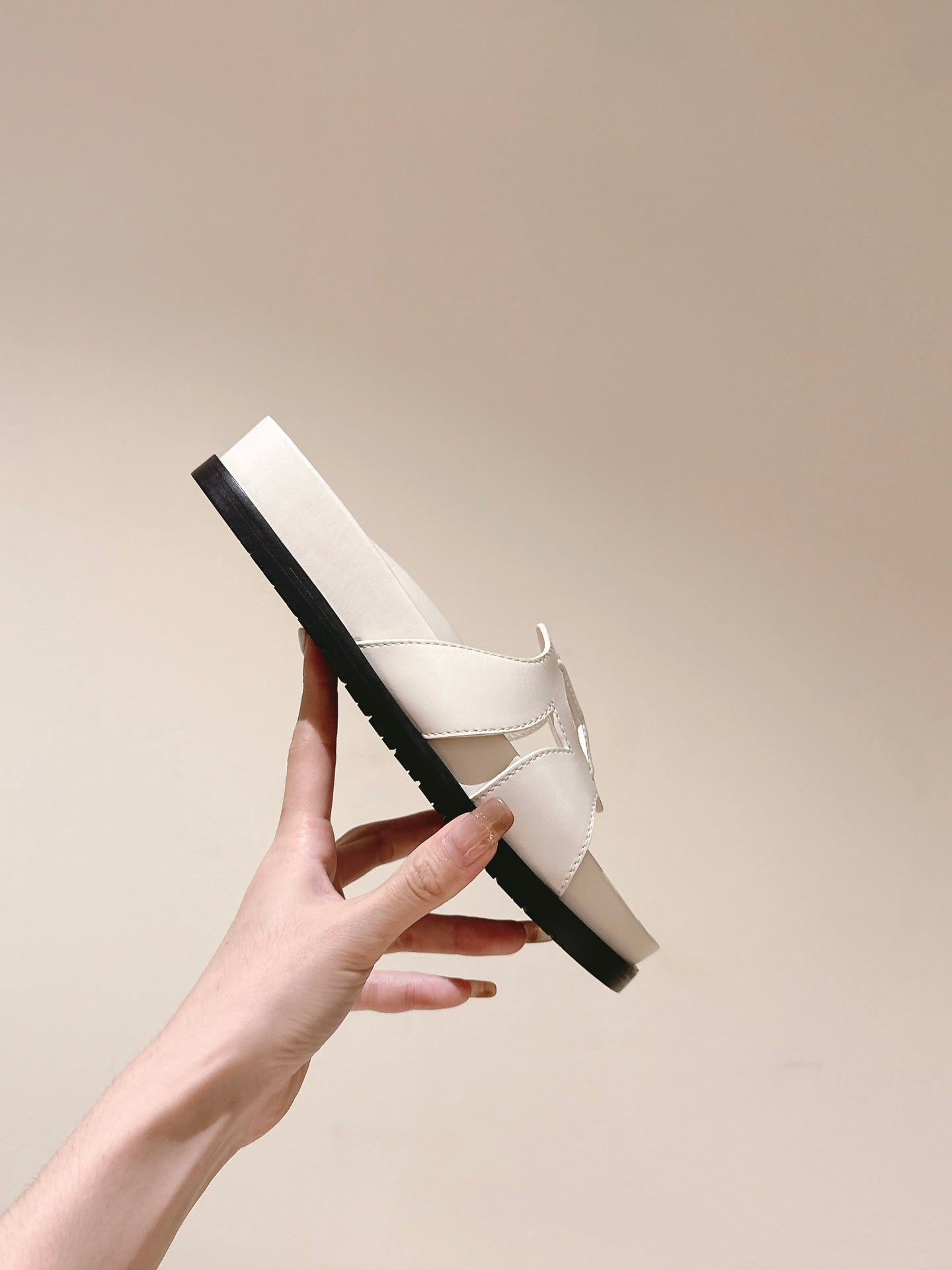 Louis Vuitton sandal isola flat mule cream calfskin