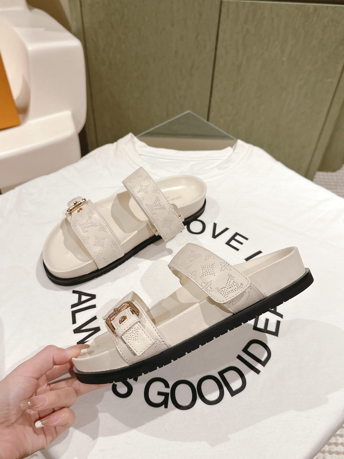 Louis Vuitton sandal mule bomdia cream calfskin
