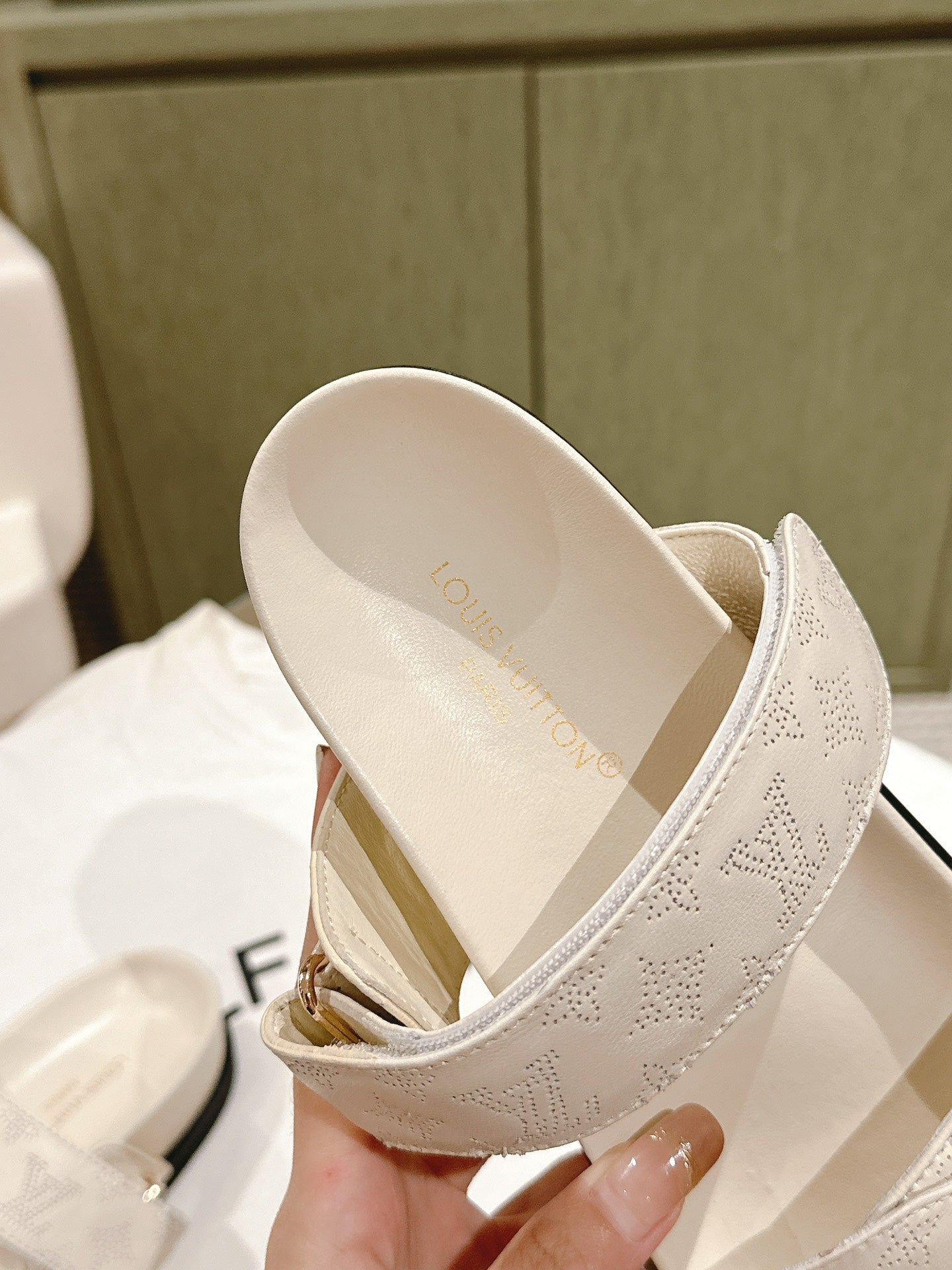 Louis Vuitton sandal mule bomdia cream calfskin