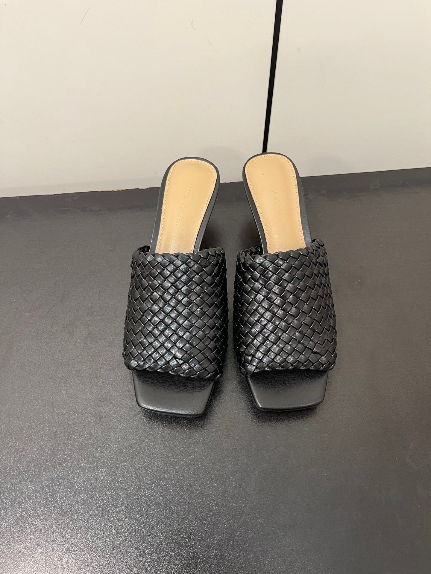 Bottega Veneta knot mule 55 black lambskin