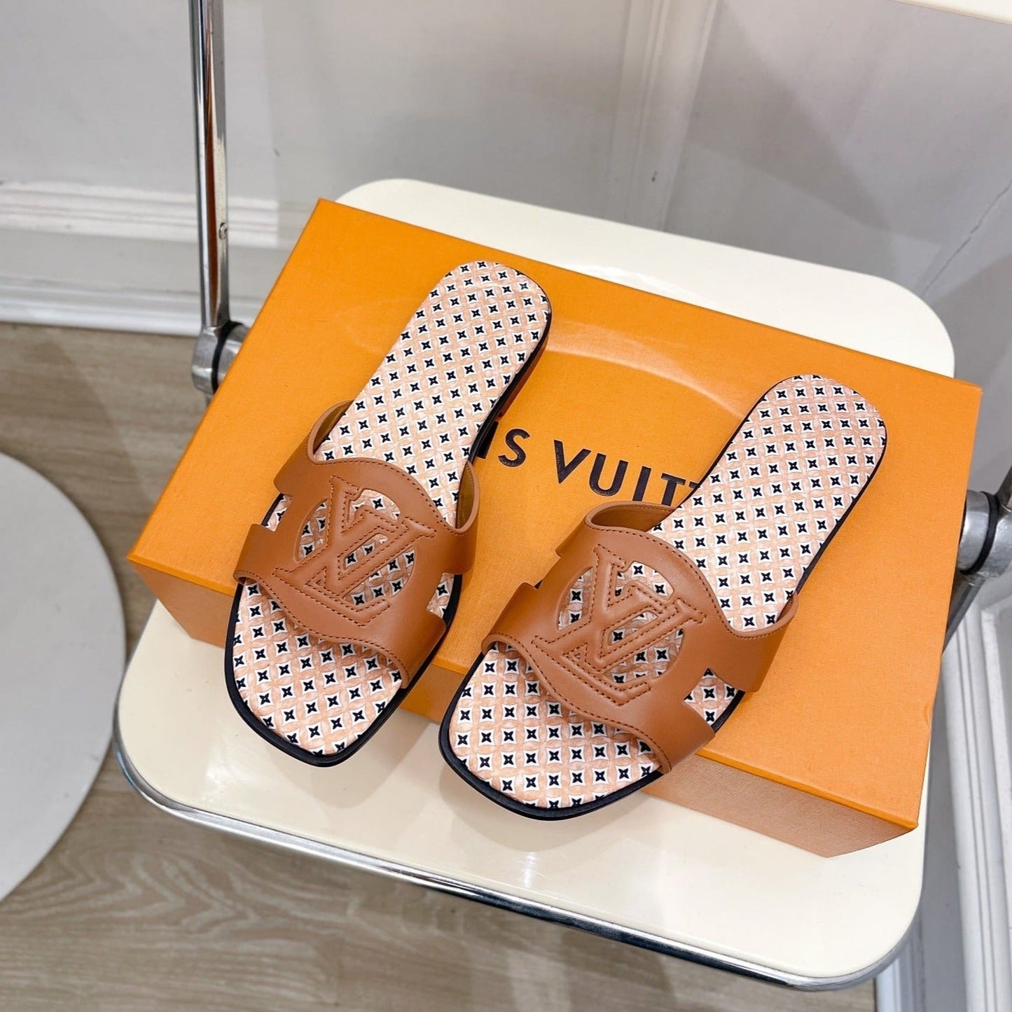 Louis Vuitton sandal isola flat mule brown calfskin star monogram