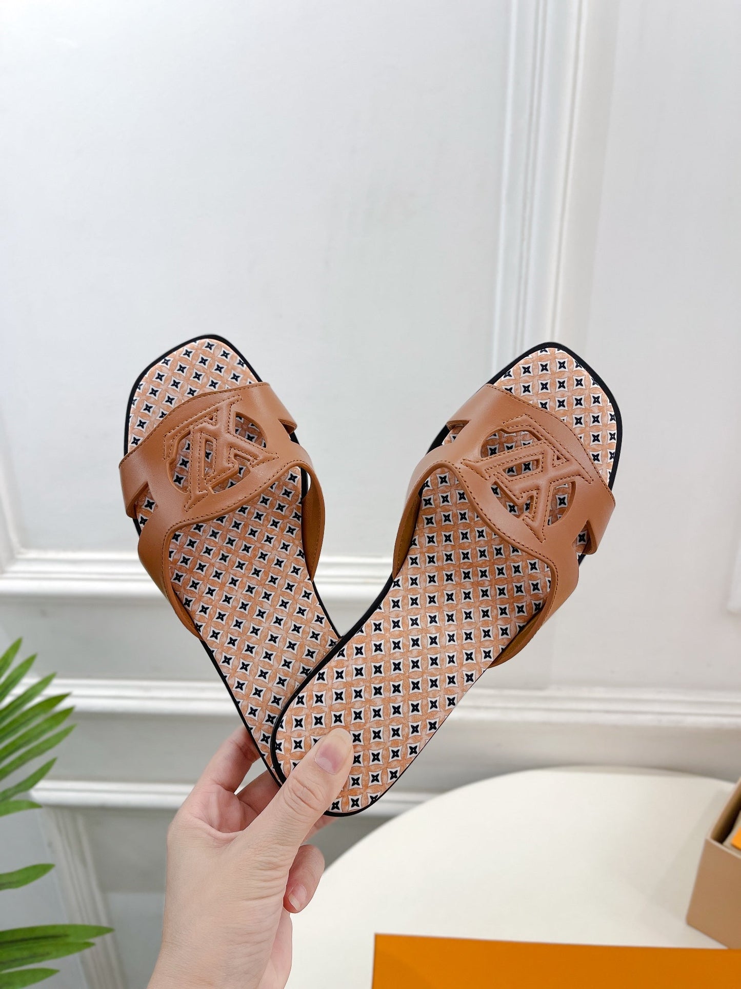 Louis Vuitton sandal isola flat mule brown calfskin star monogram