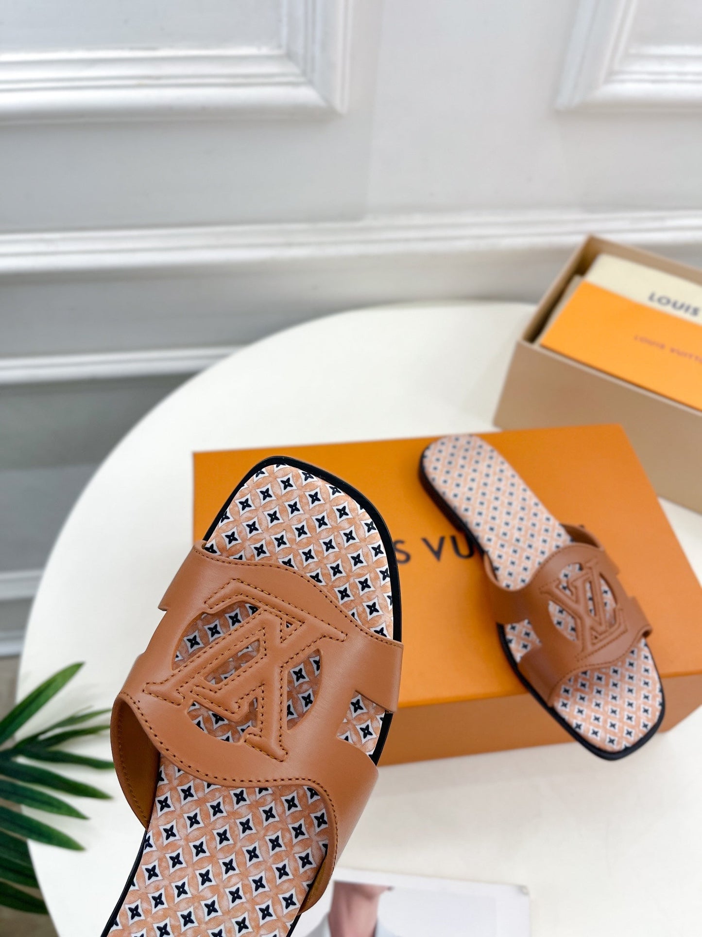 Louis Vuitton sandal isola flat mule brown calfskin star monogram