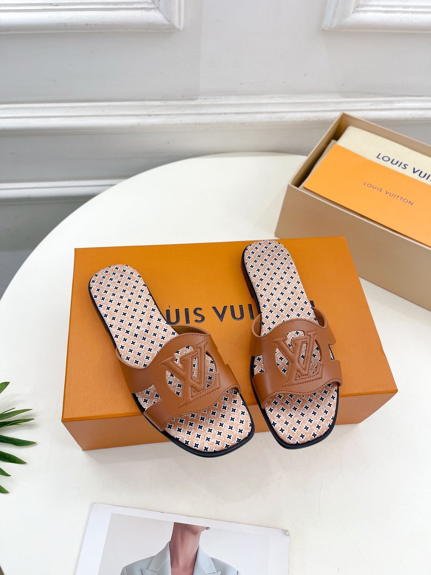 Louis Vuitton sandal isola flat mule brown calfskin star monogram