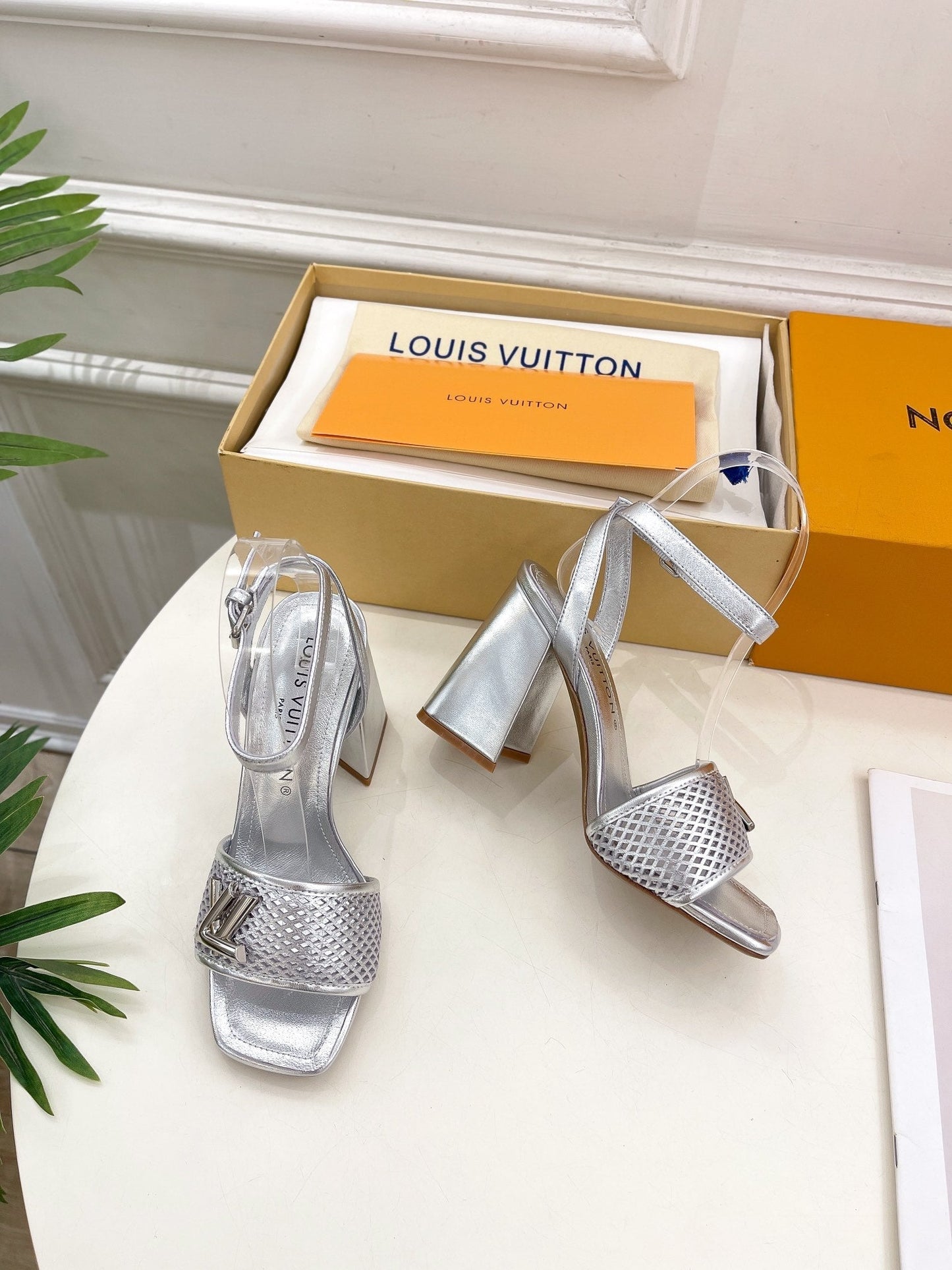 Louis Vuitton shake platform 90 silver metalic calfskin