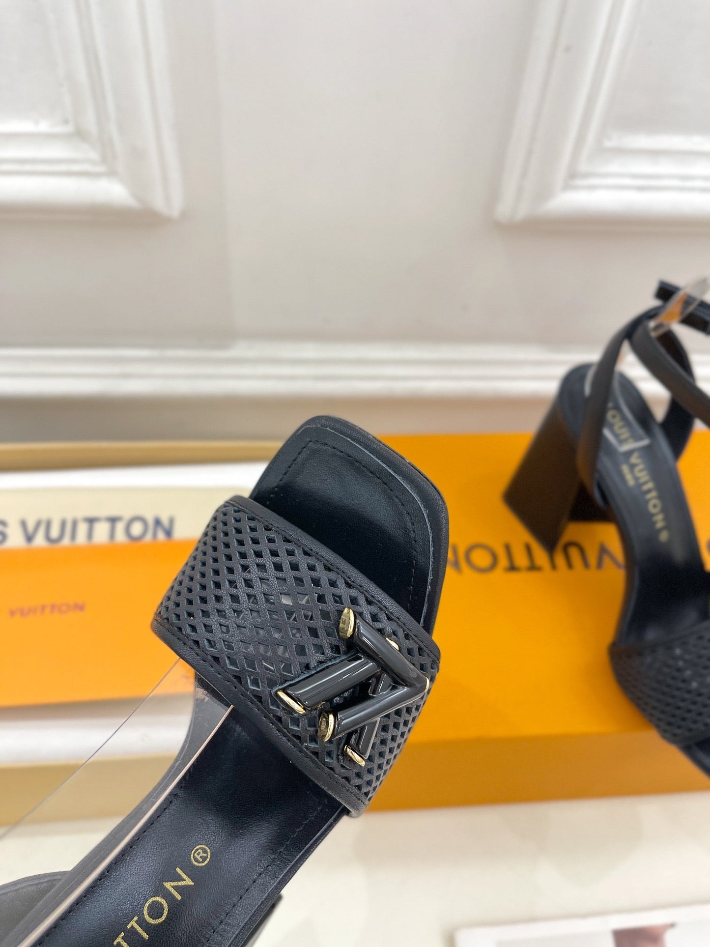Louis Vuitton shake platform 90 black calfskin