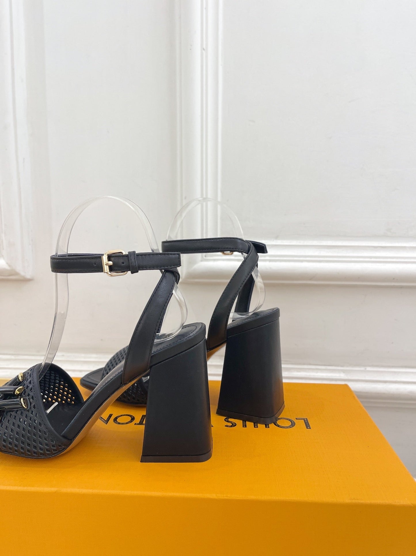 Louis Vuitton shake platform 90 black calfskin