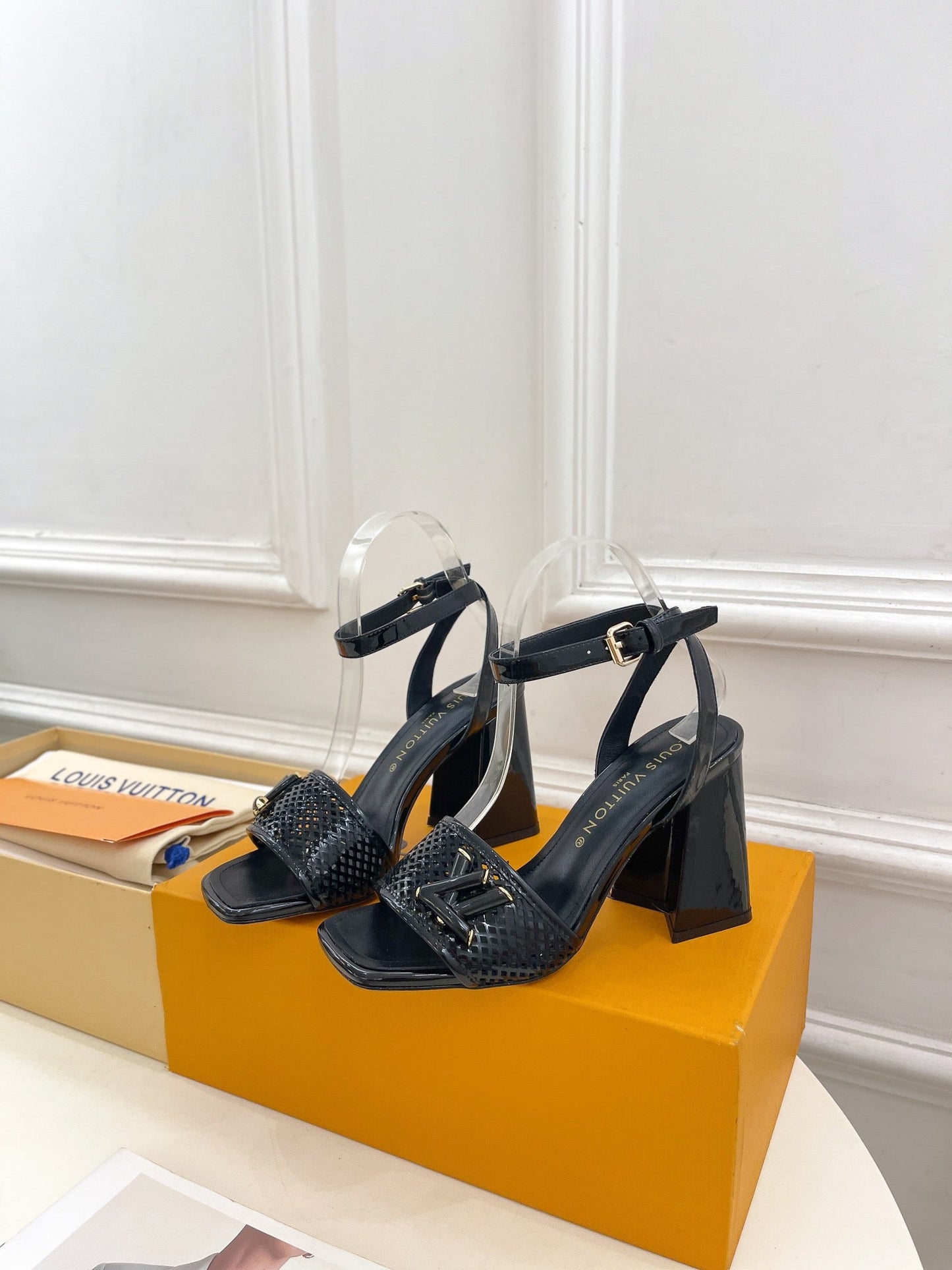 Louis Vuitton shake platform 90 black patent calfskin
