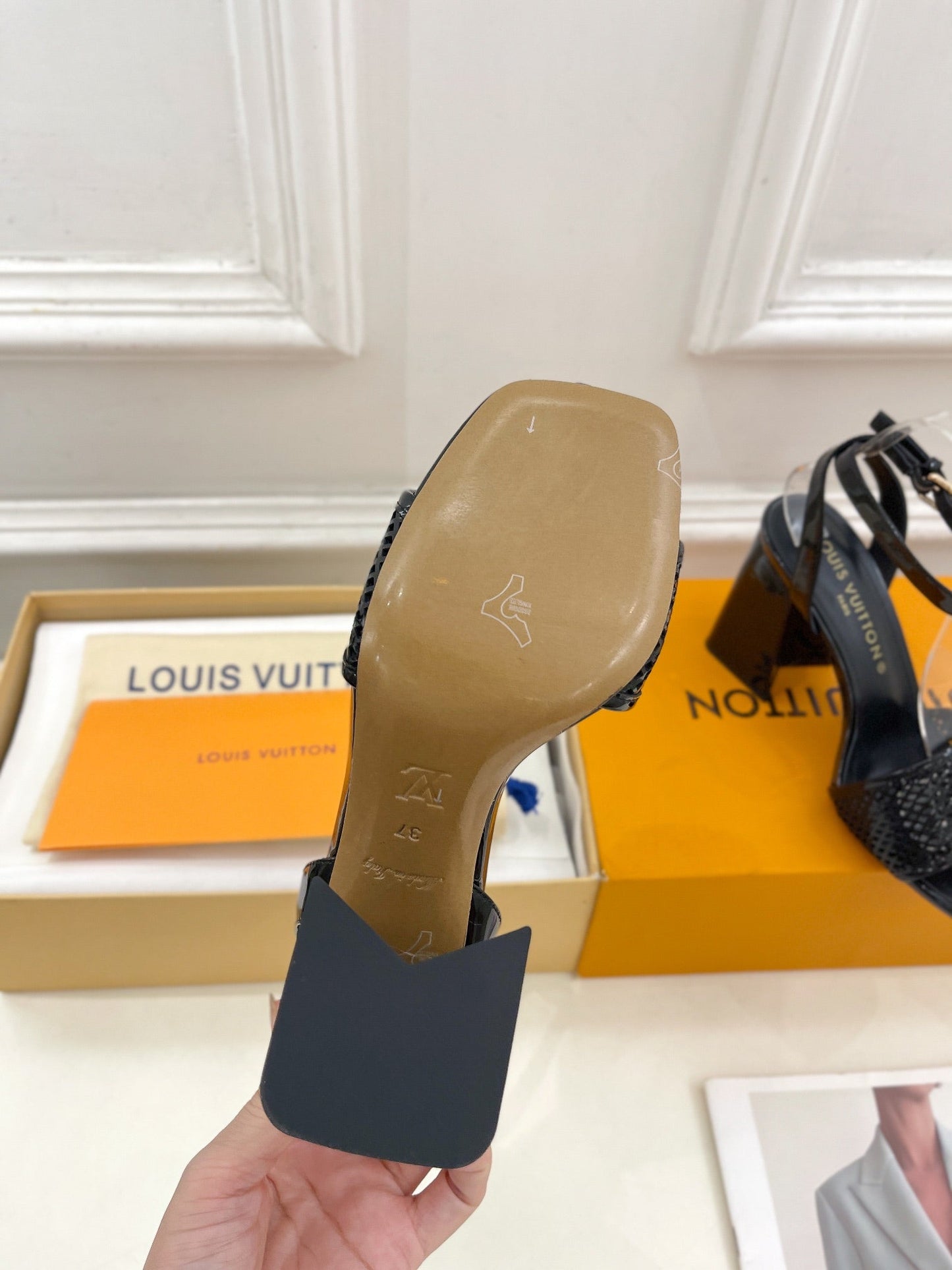 Louis Vuitton shake platform 90 black patent calfskin
