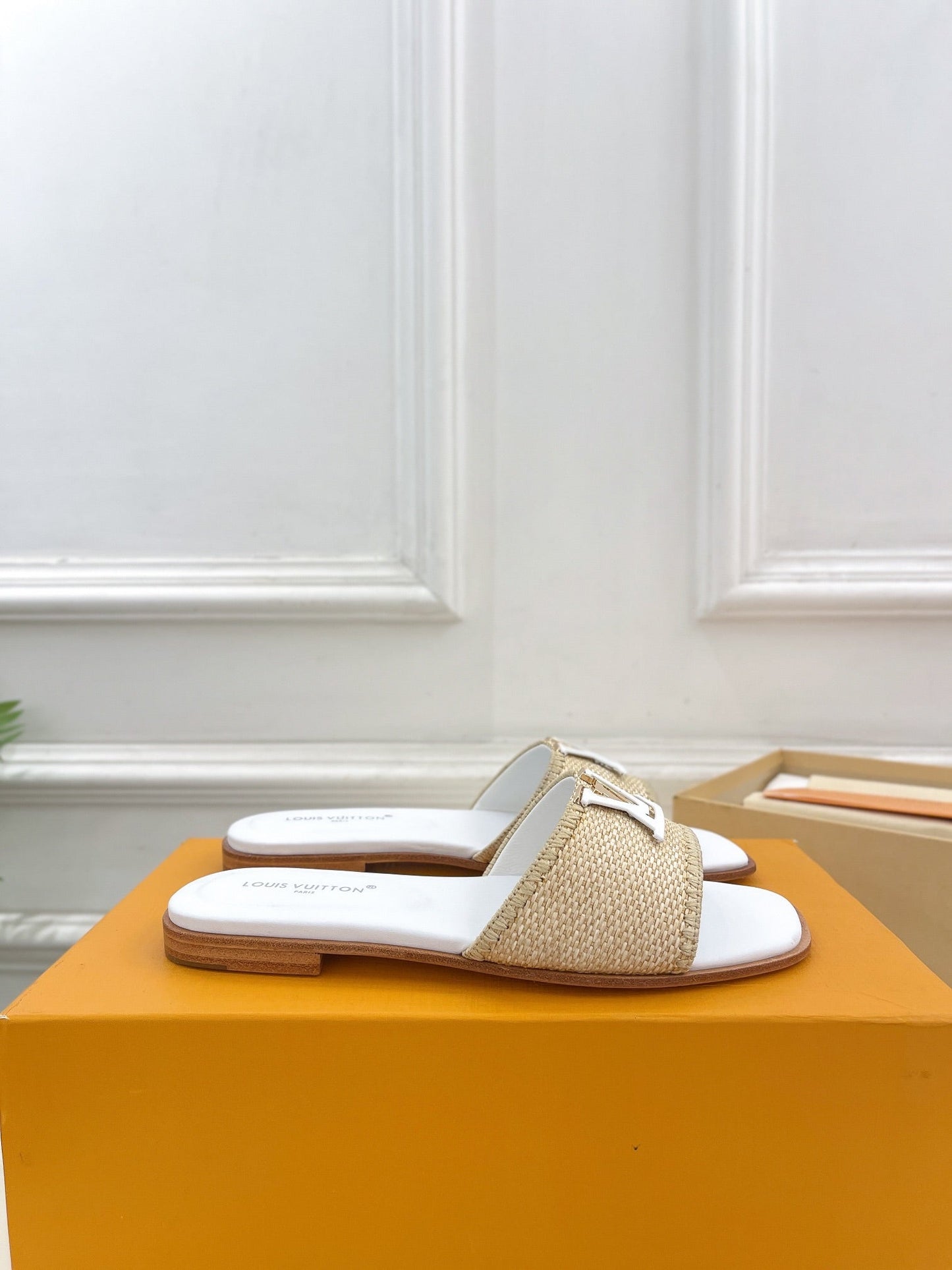 Louis Vuitton capri flat mule beige raffia white calfskin