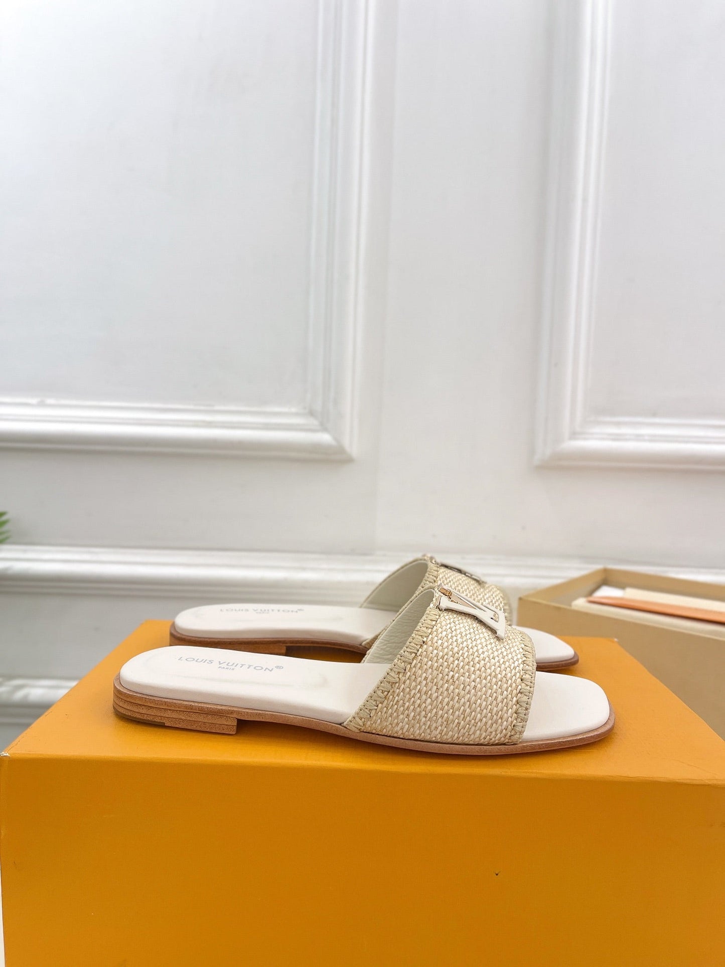 Louis Vuitton capri flat mule beige raffia cream calfskin